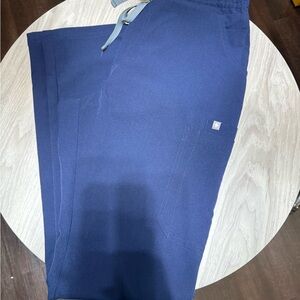 Barely worn Figs Scrub pants
